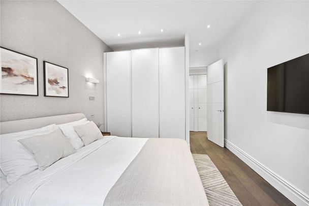 Refurbished to a high standard throughout, located in a sought after mansion block in Earls Court. - Photo 1