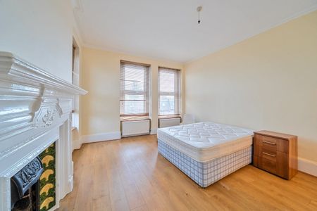 3 bedroom flat to rent - Photo 2