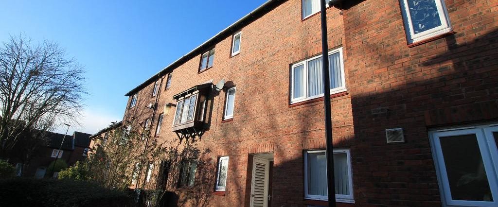 4 bedroom terraced house to rent - Photo 1