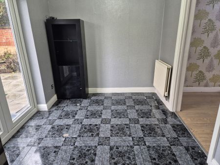 Holm Drive, Chester, Elton - Photo 2