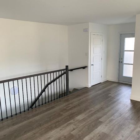 Superbe logement 7 1/2 à St-Nicolas, 1er étage, climatisé, 2 STATIONNEMENTS EXTÉRIEURS INCLUS, LIBRE LE 1ier février 2026. - Photo 4