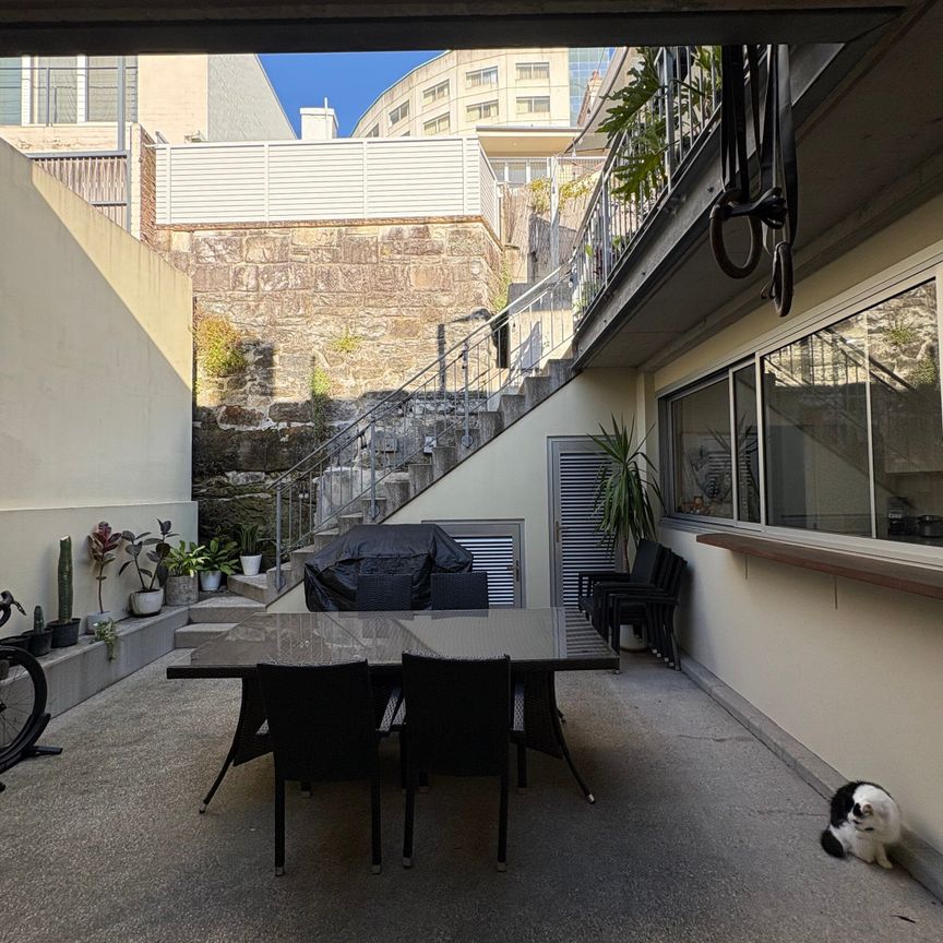 Woolloomooloo - Photo 1