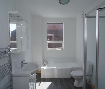 3 bedroom terraced house to rent - Photo 3