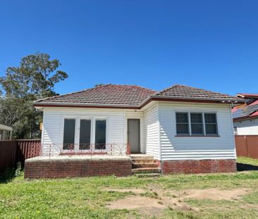 Neat & Tidy Family Home in Prime Location! - Photo 5