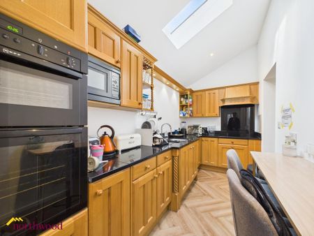 1 bedroom in a house share to rent - Photo 3