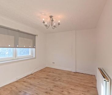 3 bedroom end of terrace house to rent - Photo 3