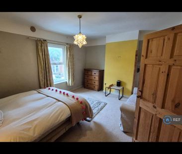 1 bedroom in a house share to rent - Photo 2