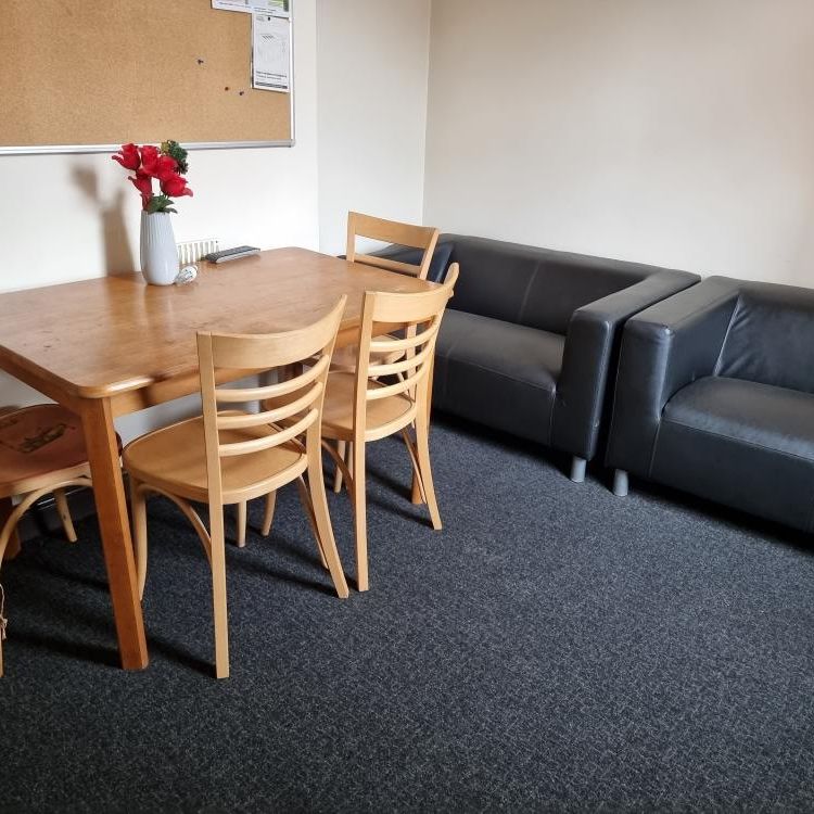 4 bedroom flat to rent - Photo 1