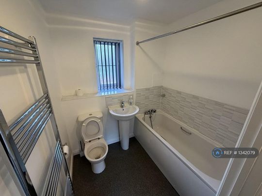2 bedroom flat to rent - Photo 1
