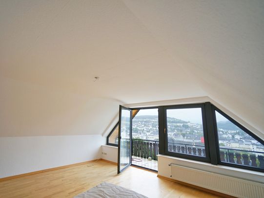 Dachgeschoßwohnung mit Balkon und Garage in ruhiger Lage! - Foto 1