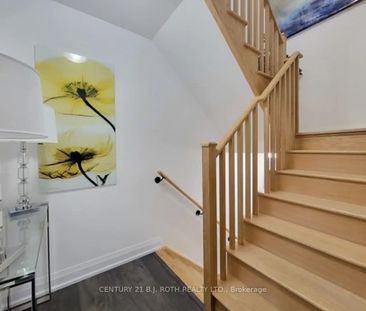 Townhouse For Lease | S8132040 - Photo 1