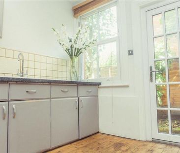 , Guildford - 5 bedrooms Property for lettings - Seymours - Photo 3