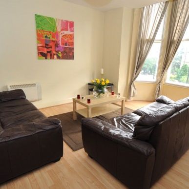 MODERN STUDENT 2 BED FLAT 400 METRES TO UNIVERSITY AND 200METRES TOWN - Photo 1