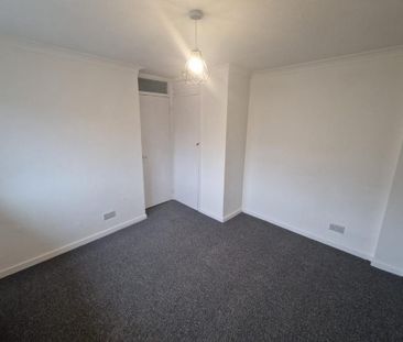 2 bedroom end of terrace house to rent - Photo 3