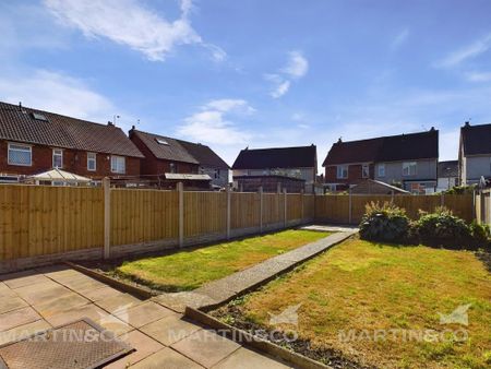 3 bedroom semi-detached house to rent - Photo 2
