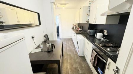 House share to rent - Photo 2