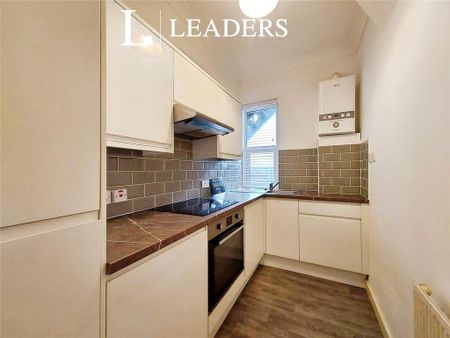 2 bedroom flat to rent - Photo 3