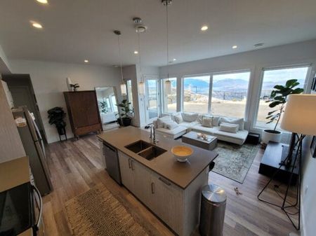 2 bed 1 Bath Lower walk out unit in upper Mission - Photo 5