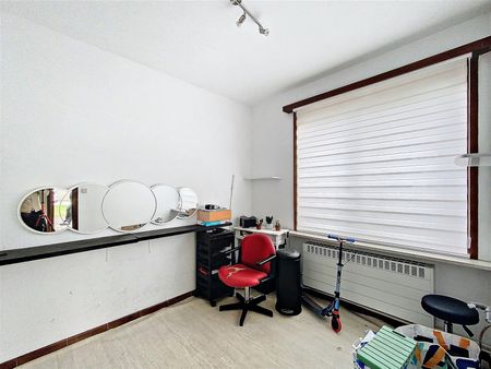 Gelijkvloers 2 slaapkamer-appartement met garage in rustige buurt te Gentbrugge - Foto 4