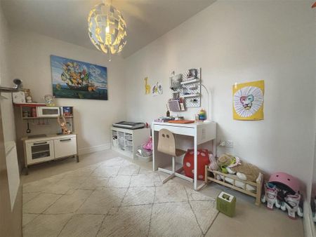 4 bedroom detached house to rent - Photo 3