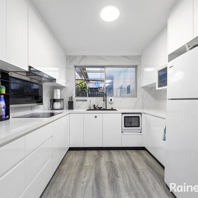 FOR LEASE - MODERN 2 BEDROOM TOWNHOUSE IN PRIME LIDCOMBE LOCATION - Photo 1