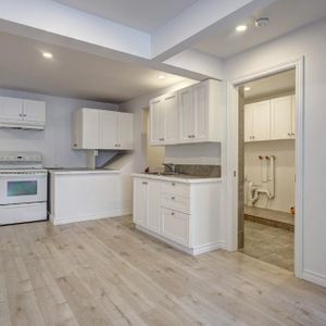 3 1/2 rénové à neuf à St-Eustache - Libre maintenant - TOUT INCLUS - Photo 2