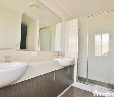 SIZE, LOCATION, PARK LAND VIEWS - Reverse Cycle Air Conditioning! - Photo 6