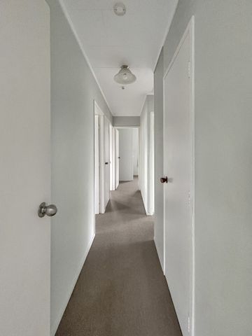 MANUREWA 3 bedroom house - Photo 3