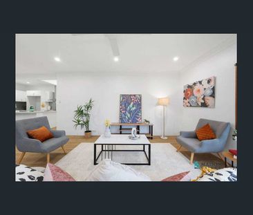 Spacious Family Home with Double Parking in Quiet Cul-de-Sac - Photo 1