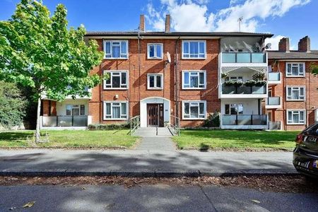 Flat, Dabbs Hill Lane, Northolt, UB5 - Photo 5