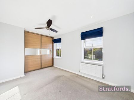 4 bedroom semi-detached house to rent - Photo 4