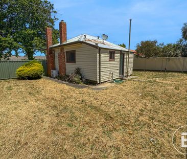 COTTAGE HOME IN SEBASTOPOL - Photo 6