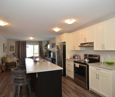 For Lease - 8009 Jeanne Darc Boulevard Unit# 1, Orleans - Cumberlan... - Photo 4