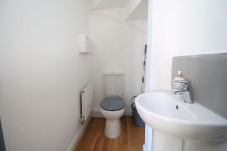 2 bedroom semi-detached house to rent - Photo 5