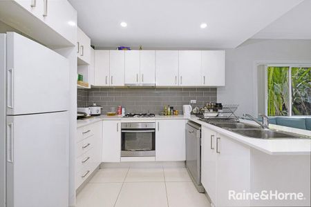 4 Bedroom Townhouse in Quiet Cul De Sac - Photo 4