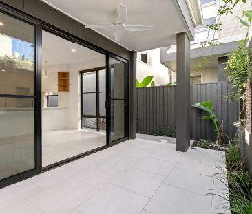 Modern 3 Bedroom Home in Central Coolum! - Photo 4