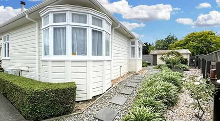 ROSLYN - 1 BEDROOM - Photo 5