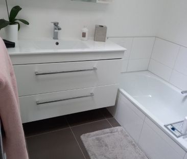 Private and sunny one bedroom unit - Photo 2