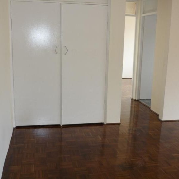 2 BED APARTMENT - PARKING - MASCOT CENTRAL - Photo 1