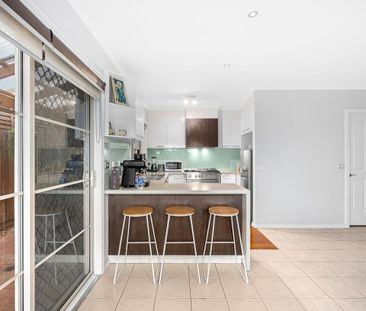 Elevated Georgian Town Home Nestled In Court Location! - Photo 3