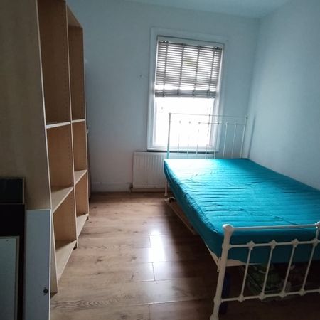 4 Bed Terraced House, Ratcliff Road, E7 - Photo 4