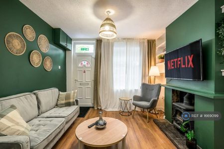 2 bedroom terraced house to rent - Photo 4