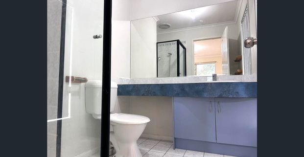 Perfect Blend of Comfort and Connectivity in Cranbourne!! - Photo 1