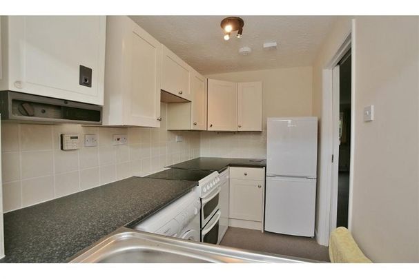 2 bedroom end of terrace house to rent - Photo 1