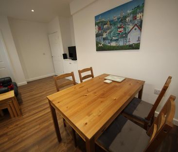 1 bedroom in a house share to rent - Photo 2