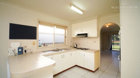 32 Karoom Drive, Glenfield Park NSW 2650 - Photo 3