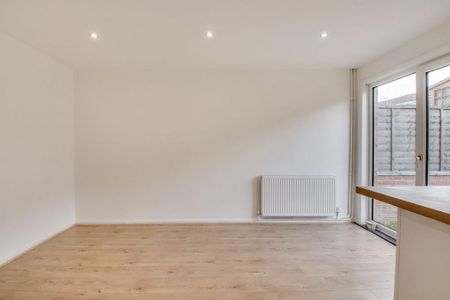 3 bedroom terraced house to rent - Photo 3