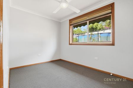 Spacious Family Home with Pool - Photo 4