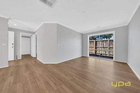 2 Buckley Way, Lynbrook - Photo 2