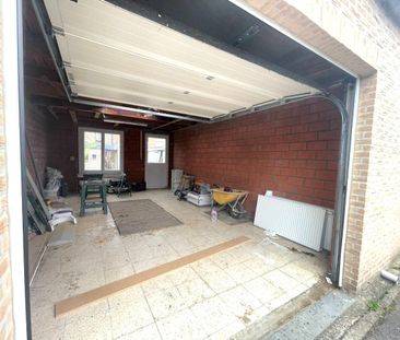 Menen: smaakvol gerenoveerde woning met 4 kamers en garage - Photo 2